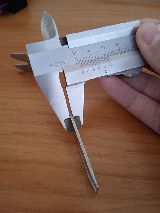 Инструменти за демонтаж на интериорни детайли