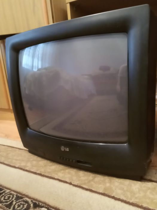Продам. Телевизор