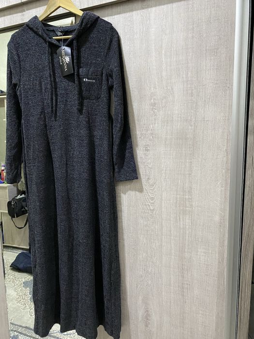 Продам платье с капюшеном модное