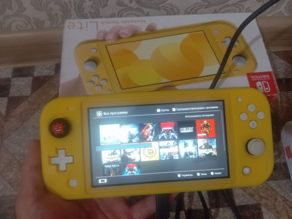 Nintendo switch lite в отличном состоянии,прошитая