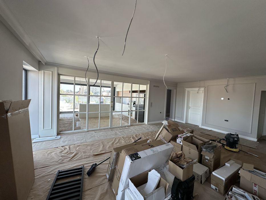 Constructii , finisaje interioare si exterioare