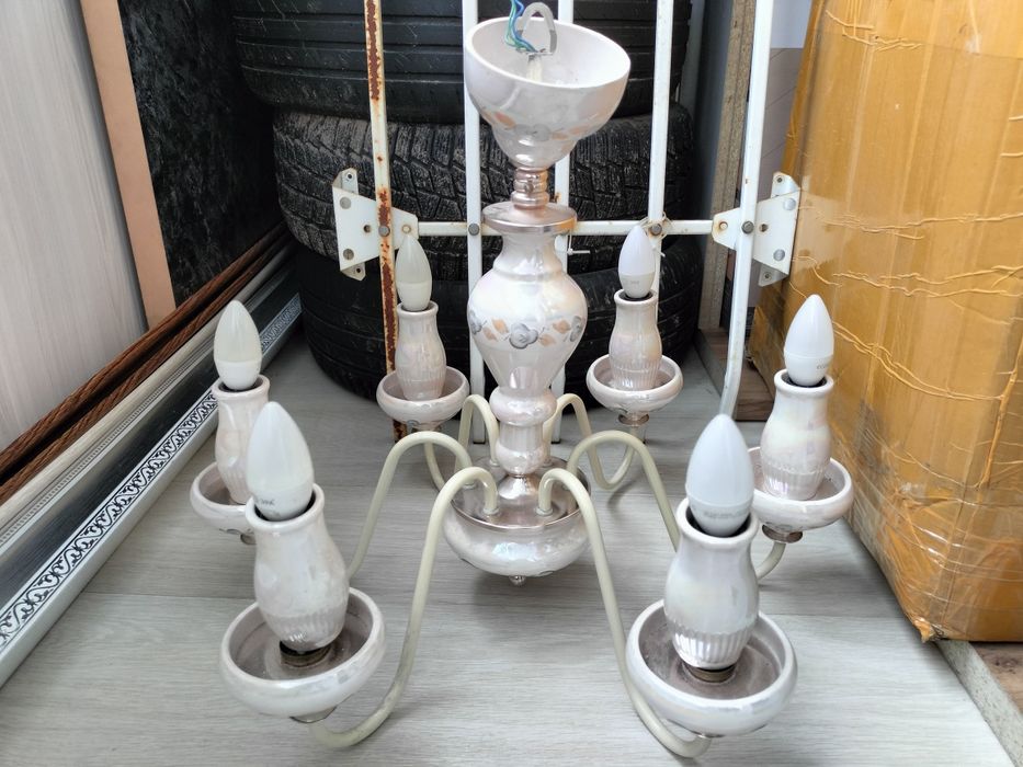 Продам люстру шестирожковую