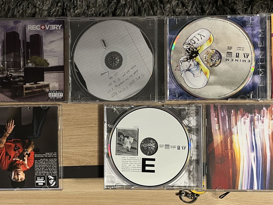 Компакт дискове на Eminem