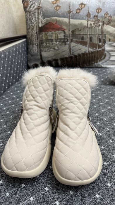 Ботинки утеплённые. На зиму/осень.