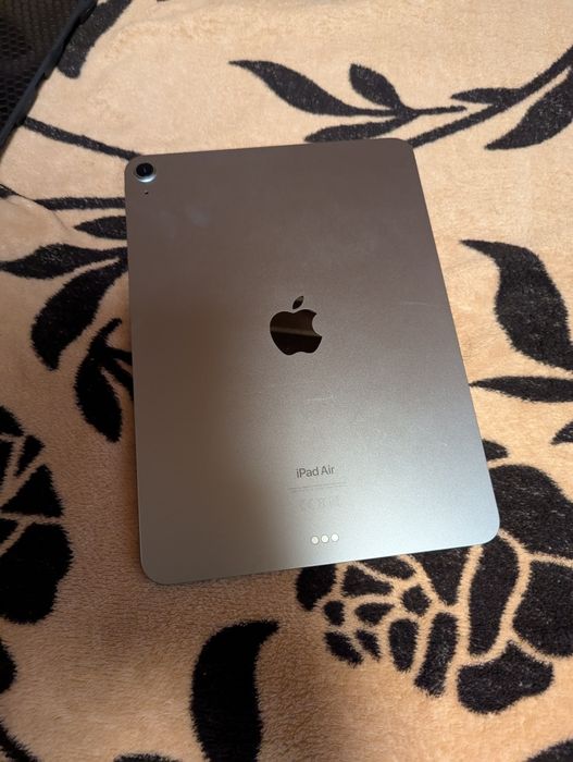 Vand sau schimb ipad m2 si iphone 15 plus