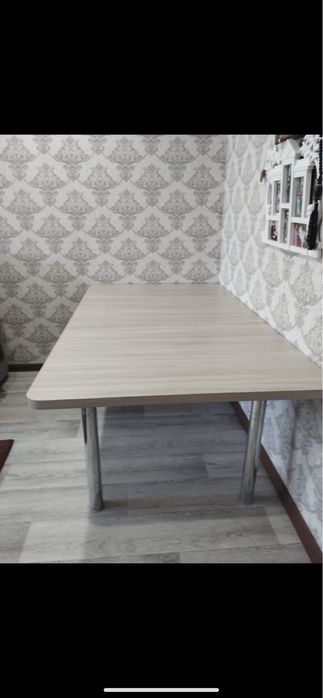 Продам стол большой