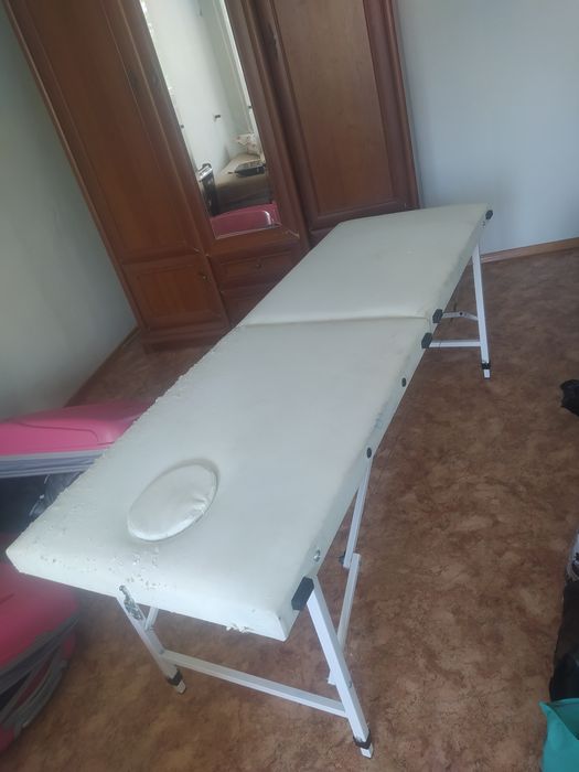 Продам кушетку .