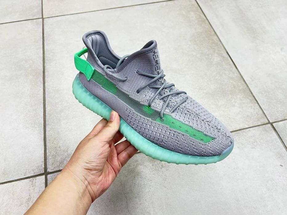 Adidas yeezy boost 350 v2,.