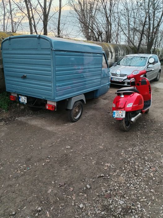 Scuter Piaggio Vespa 300 gts super sport  și triciclu  Ape 703