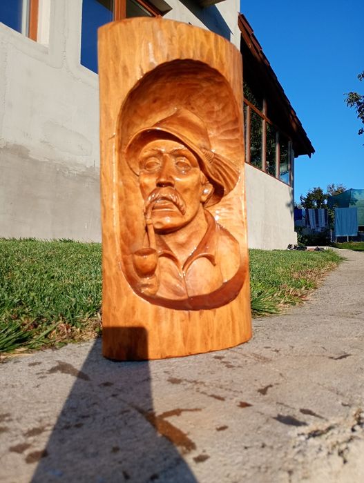 Sculptura din lemn masiv