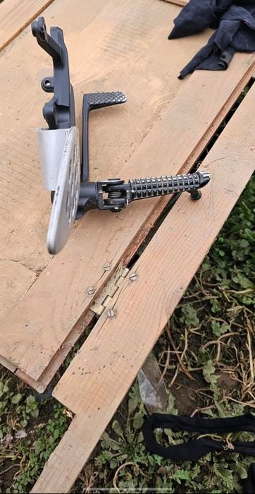 Дясна степенка/конзола за YAMAHA R1 2004