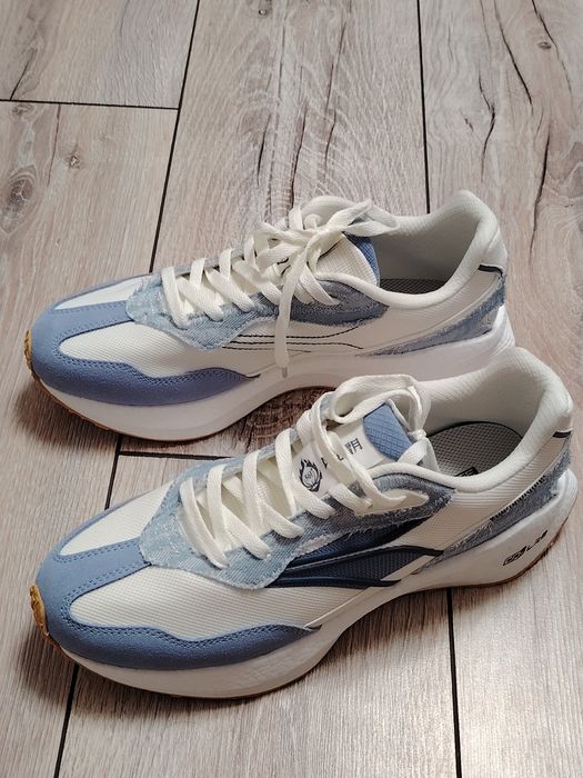 Продам кроссовки