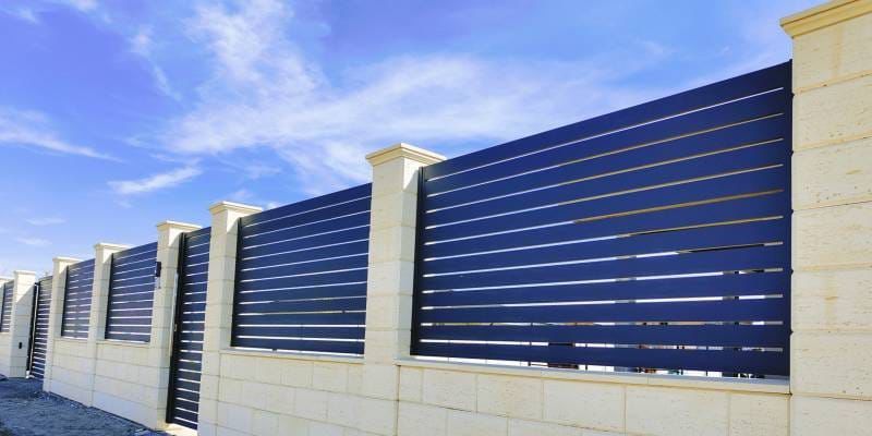 Garduri și porți stil jaluzea șipcă metalică tabla cutata