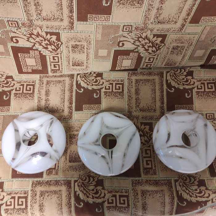 Плафоны красивые, прозрачно белые