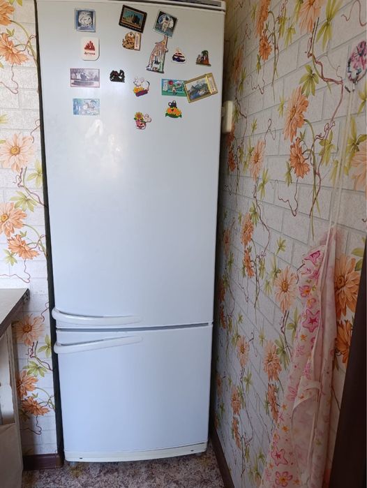Продам мебель холодильник,кухонный нарнитур
