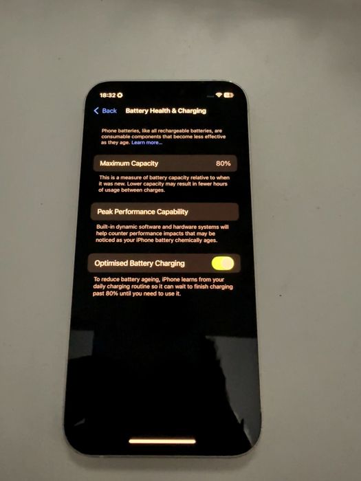 iPhone 12 Alb 64GB (80%, Spate usor spart)