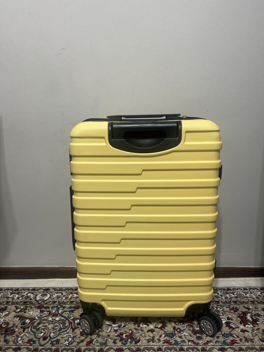 Продам чемодан 65л