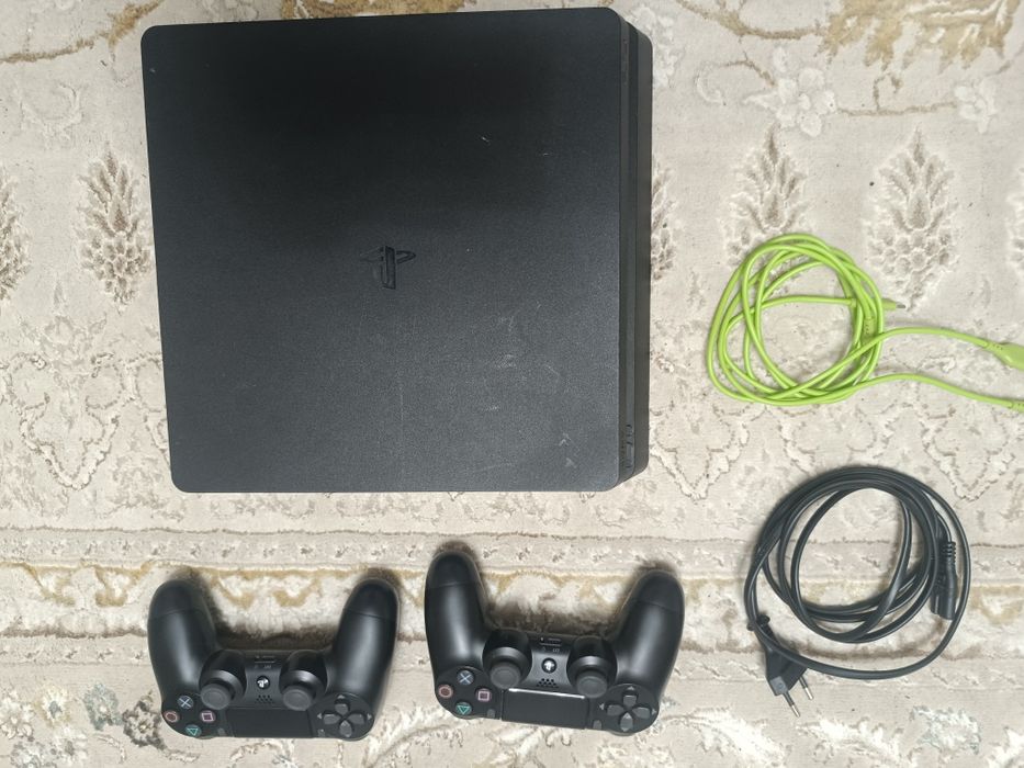 Playstation 4 slim