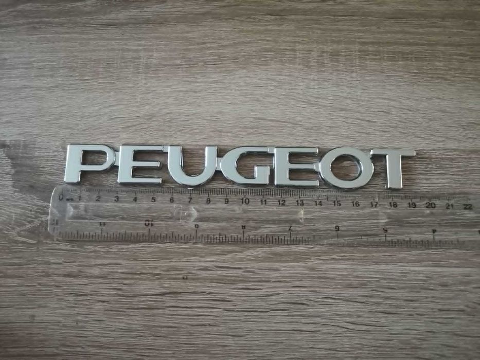 сребрист надпис Peugeot стар стил