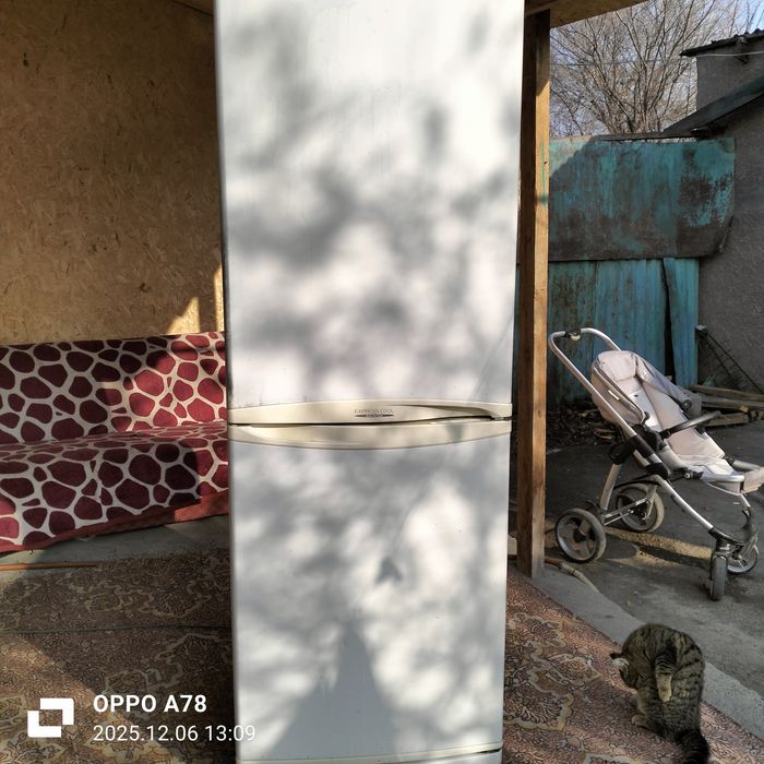 Продается LG холодильник