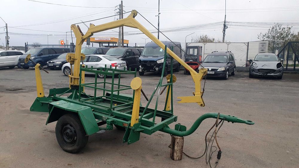 Remorca 750 kg dotata cu macara, vinci pentru ridicare, stabilizatori
