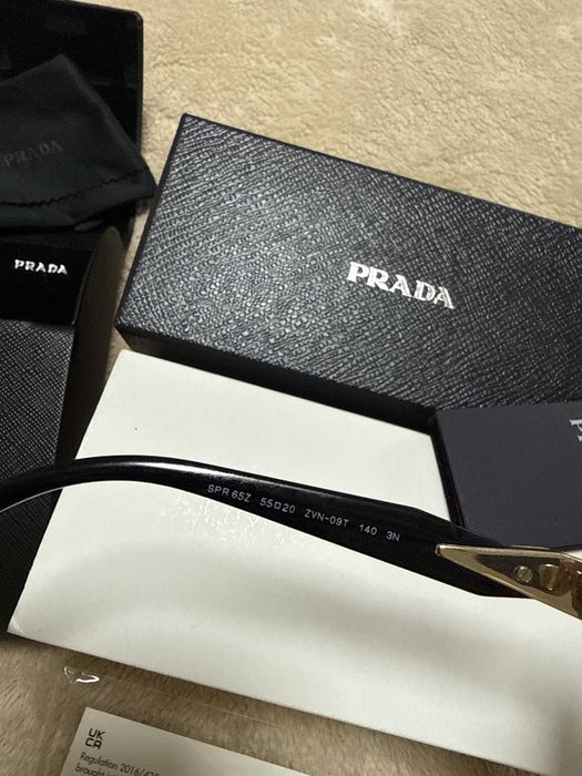Слънчеви очила Prada