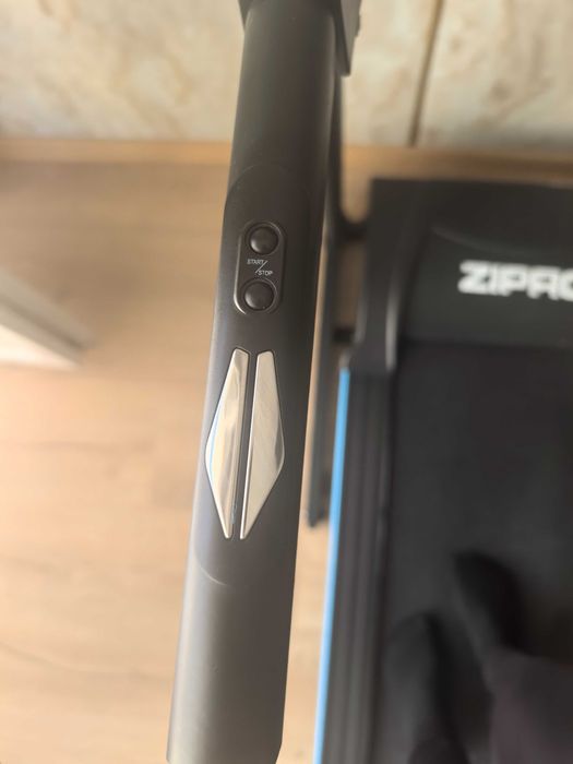 Продавам бягаща пътека Zipro Tekno