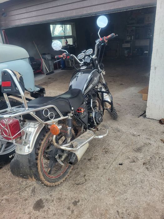 Продам мотоцикл 200куб