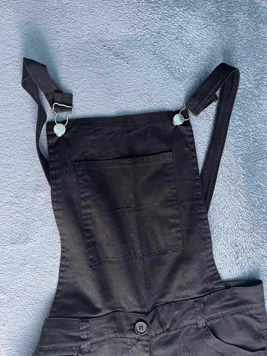 Черен дамски къс гащеризон с джобове