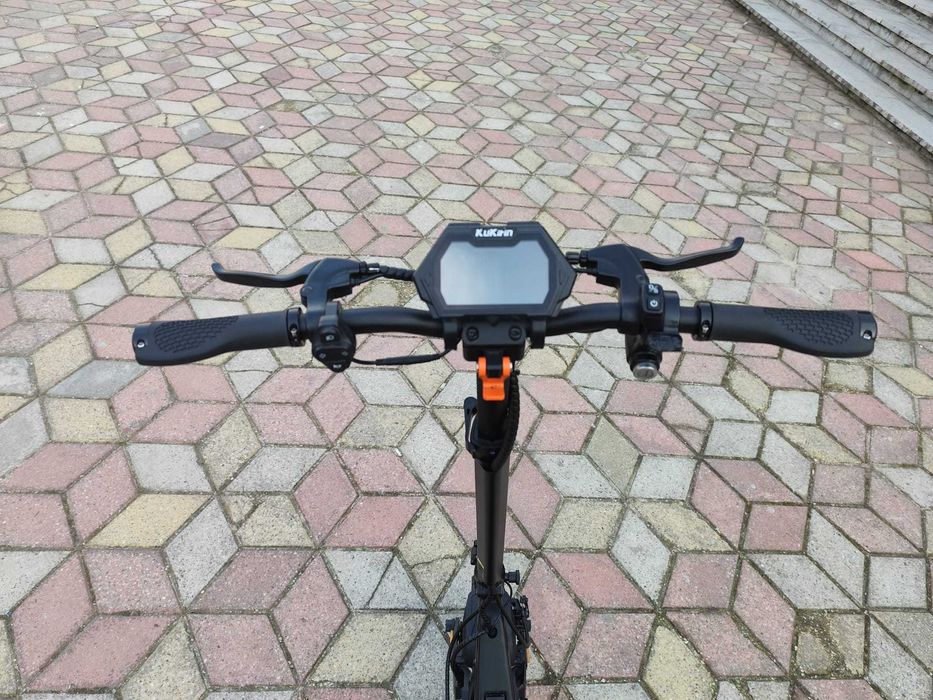 Vând trotineta kukirin G2 master