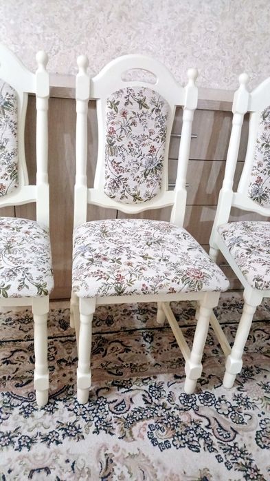 Кухонный комплект - стол и 4 стула