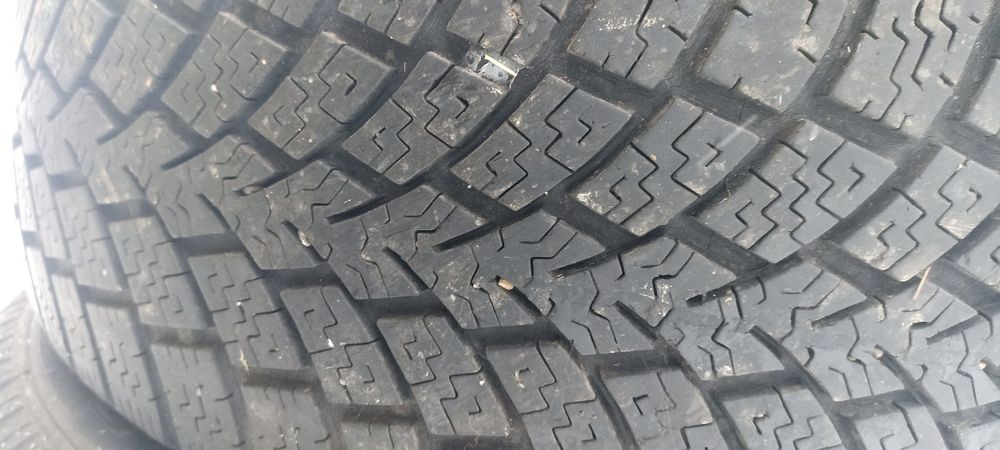 Vând 4 cauciucuri+jante iarnă 215/55 R16  , M+S , 2 Dunlop,2 Nokian.