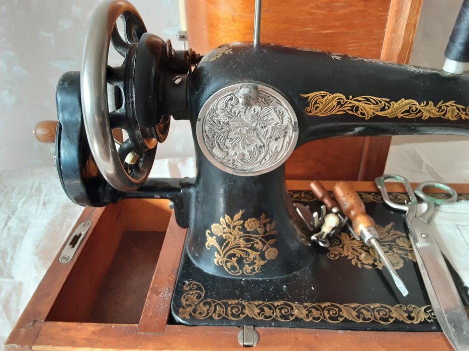 Швейная машинка ретро