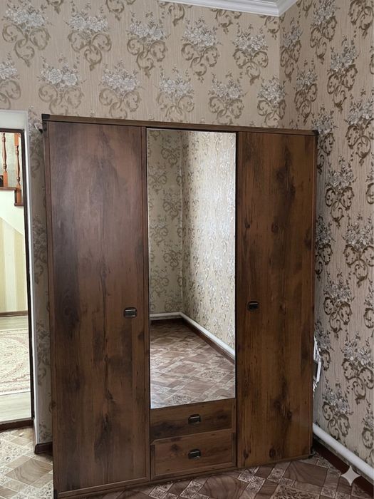 Продам шкаф с двумя тумбочками