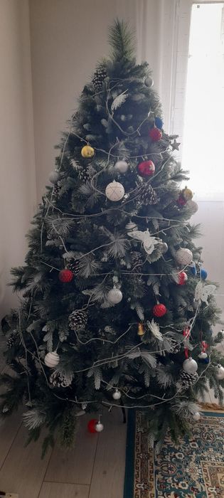 Продам искусственный ёлку в хорошем состоянии