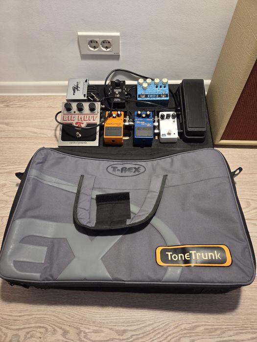 Pedalier chitara electrica cu sursa si efecte