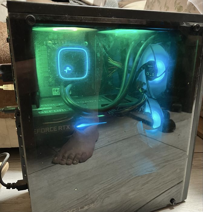 Геймърски компютър (само кутията) Водно охлаждане