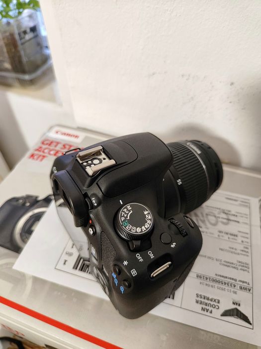 Vând aparat foto Canon Eos 1200D nou