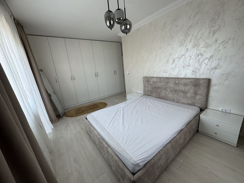 Inchiriez ap 2 cam, cu parcare, bdul Dem Radulescu,la parter mag Diana