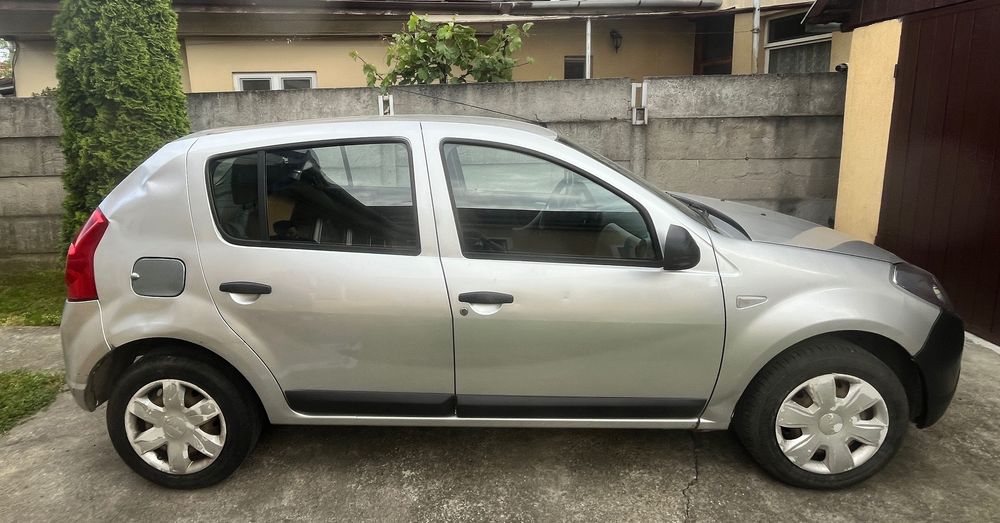 Vând Dacia Sandero 1,4 benzină - 2009 - preț negociabil