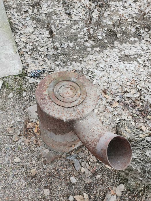 Садовый инвентарь,лопаты, грабли,молотки,буржуйка