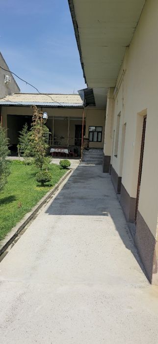 Hovli 8 xona 2 ta oshxona 2 ta padval 2 sanuzel