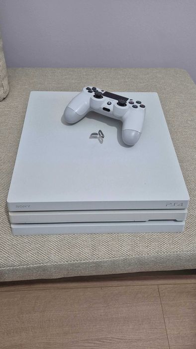 Vand PS4 Pro Alb