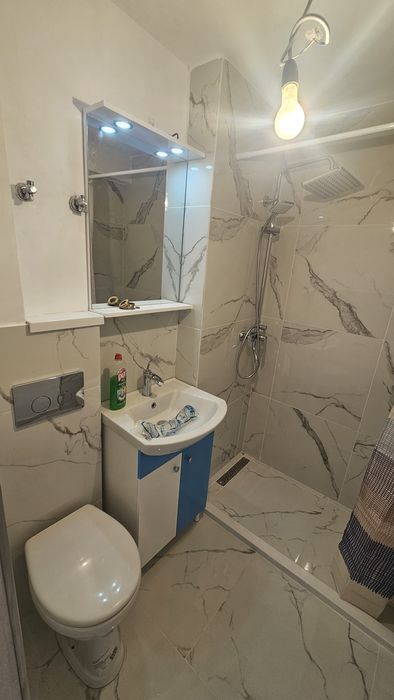 Garsonieră de vânzare – Moldova Nouă, zona centrală, prețul se discuta telefonic!