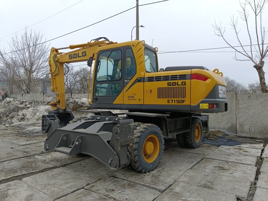 Задам в аренду экскаватор колесный