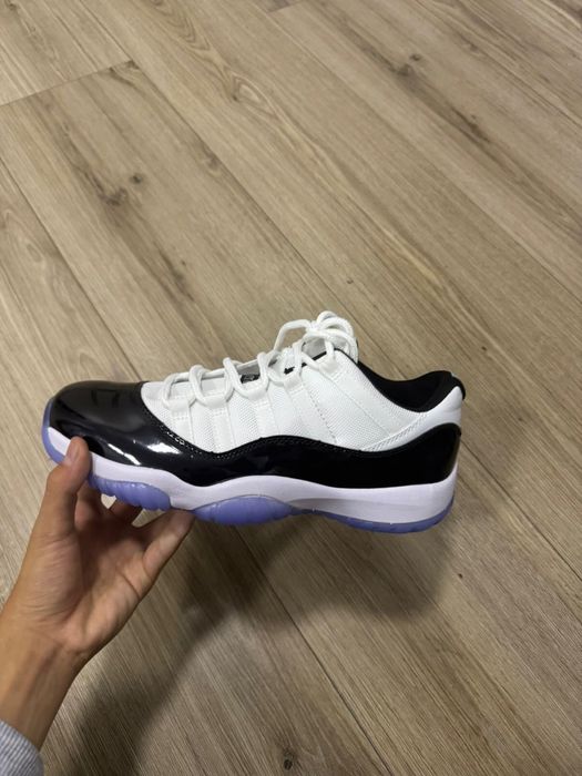 Air Jordan 11 Черно белые