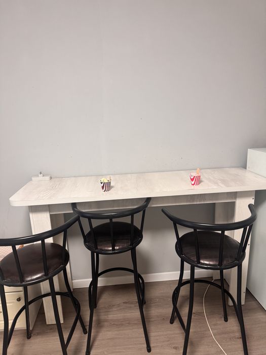 стол и стулья