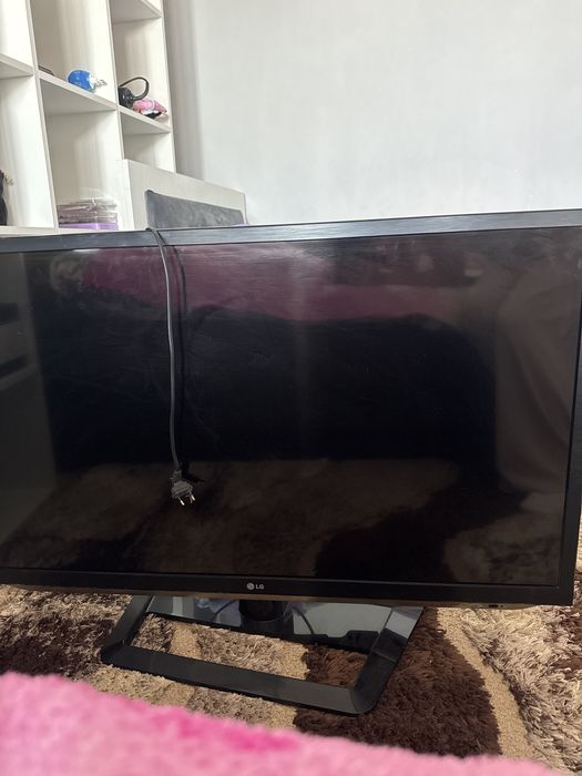 Телевизор LG в хорошем состоянии