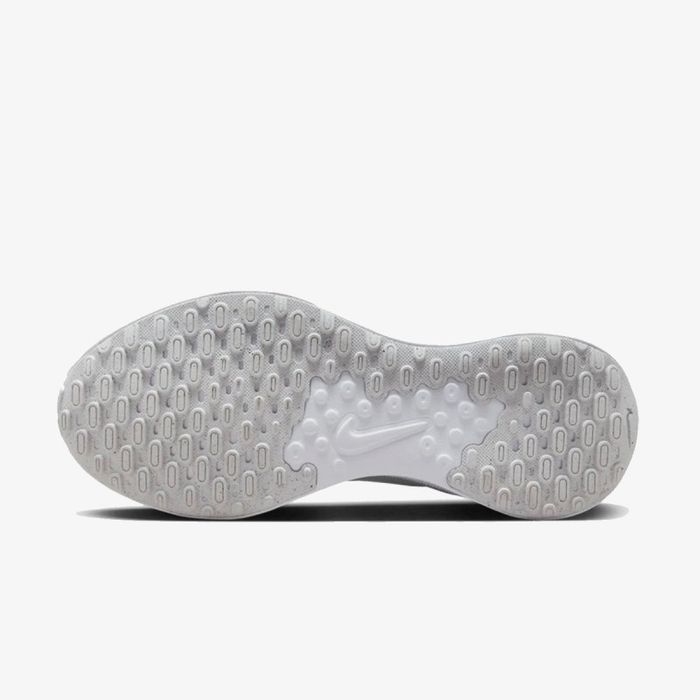 Nike Revolution 7
