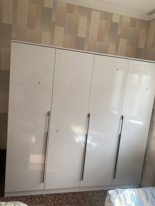 Shkaf sotiladi 990 metri Aksiya narxlrda